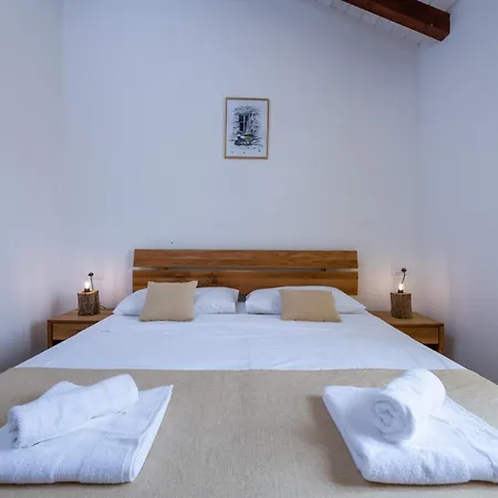 Villa Katja Near Pula With Whirlpool Only 3 Km From The Krnica