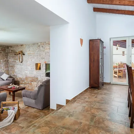 Villa Katja Near Pula With Whirlpool Only 3 Km From The *