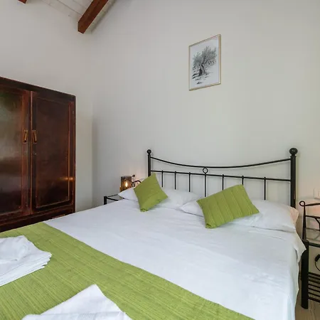 Villa Katja Near Pula With Whirlpool Only 3 Km From The