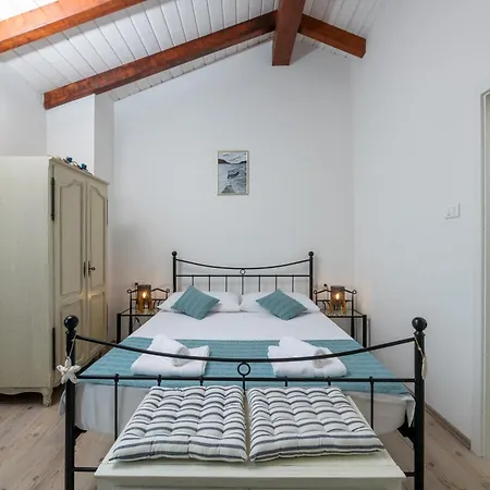 Villa Katja Near Pula With Whirlpool Only 3 Km From The