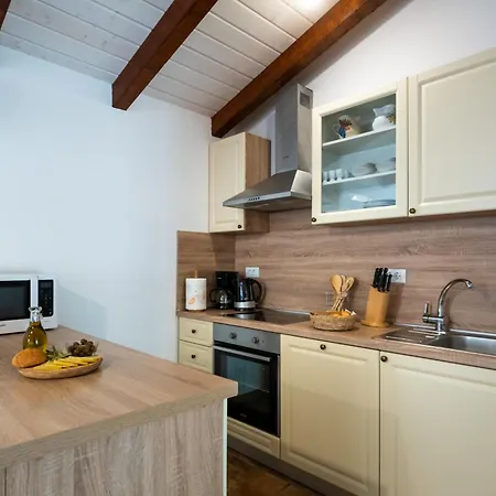Villa Katja Near Pula With Whirlpool Only 3 Km From The *