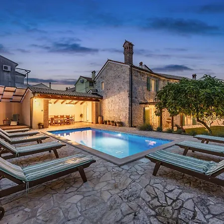 Villa Katja Near Pula With Whirlpool Only 3 Km From The Krnica